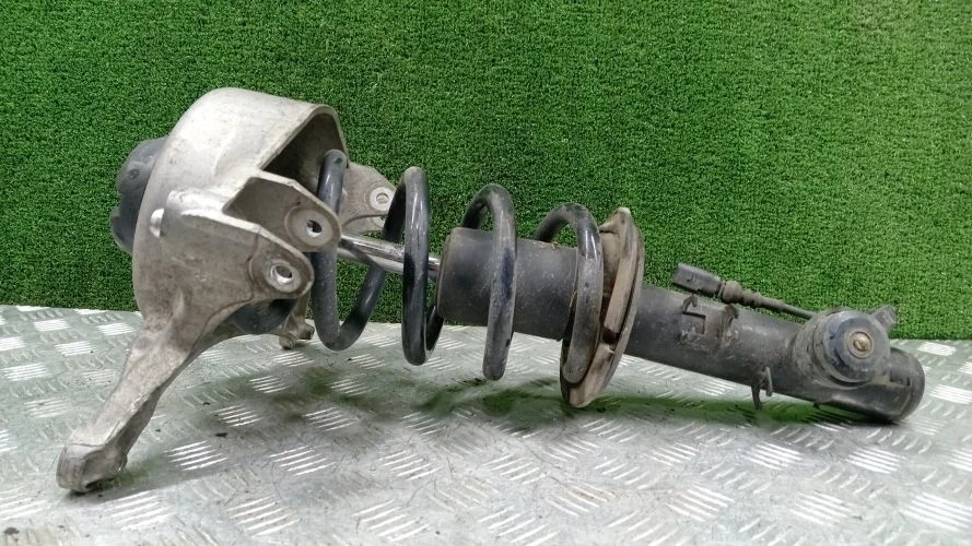стойка Audi CCWA,CGLB 8RB Audi Q5 CCWA,CGLB 8RB 8R0413029J,442400003820