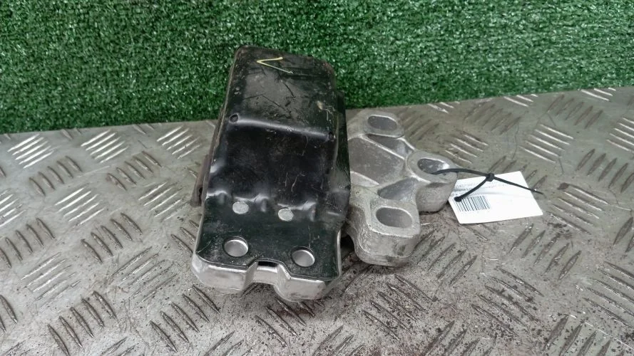 подушка двигателя Volkswagen CBFA 357 Volkswagen Passat Cc CBFA 357 1K0199555Q