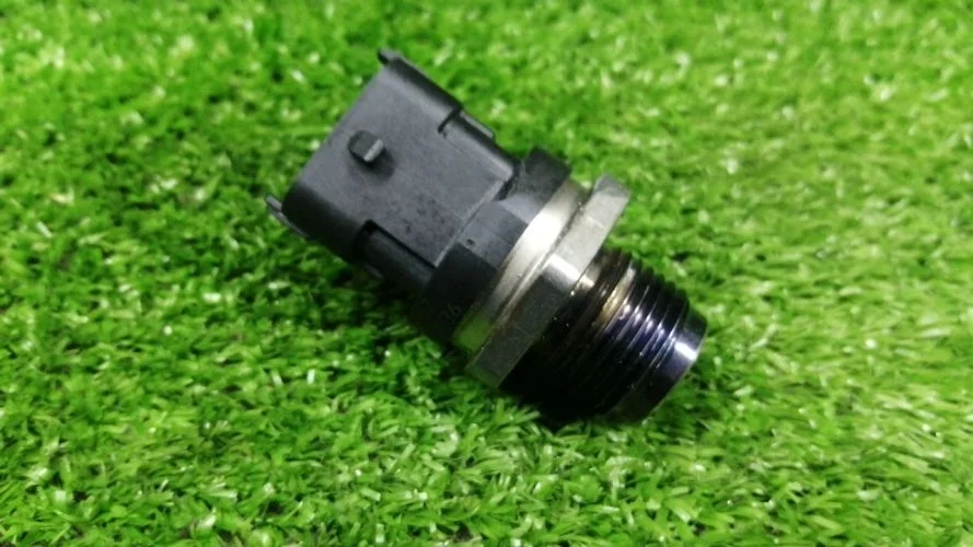 датчик давления топлива Volvo D5244T4 AS71 Volvo S80 D5244T4 AS71 31216319