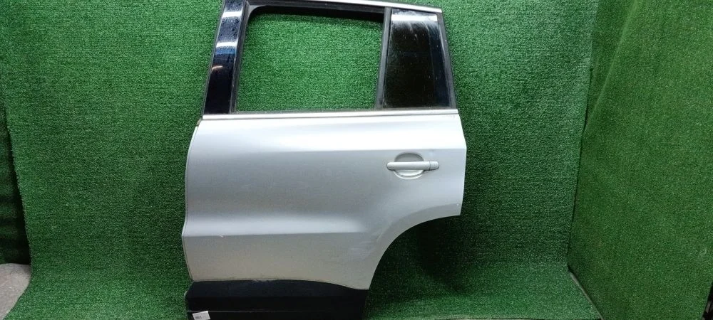 дверь боковая Volkswagen CBAB,CAVA,CFF,CCTA,CFFB 5N1 Volkswagen Tiguan CBAB,CAVA,CFF,CCTA,CFFB 5N1 5N0833055A