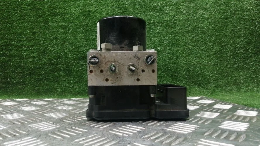 блок abs Volvo D5244T10 FS70 Volvo S60 D5244T10 FS70 31329137