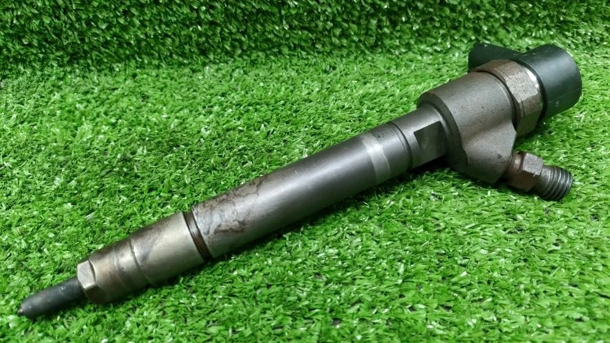 форсунка дизельная коммон рэйл Volvo D5244T4 CM71,C71 Volvo Xc90 D5244T4 CM71,C71 30750283