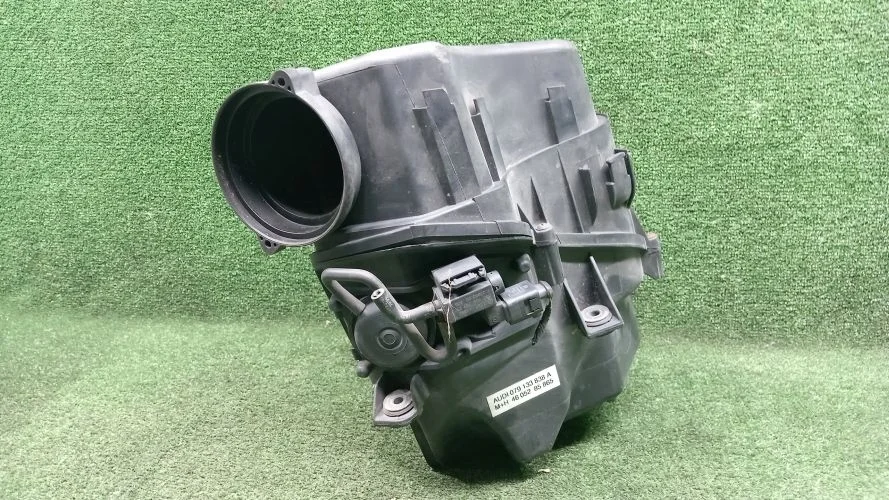 корпус воздушного фильтра Audi BVJ 4E2 Audi A8 BVJ 4E2 079133836A,079133838A