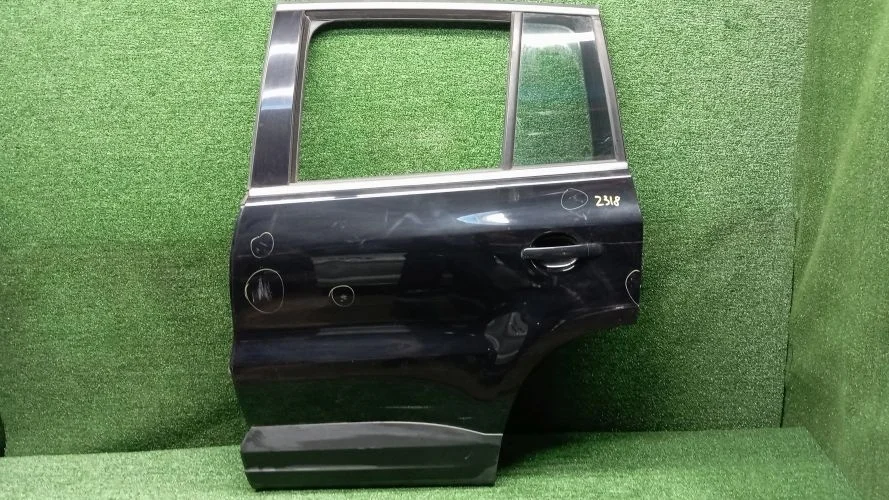 дверь боковая Volkswagen CBAB,CAVA,CFF,CCTA,CFFB 5N1 Volkswagen Tiguan CBAB,CAVA,CFF,CCTA,CFFB 5N1 5N0833055A