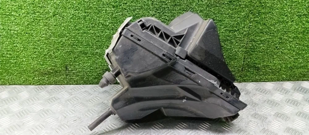 корпус воздушного фильтра Audi CAEA,CAEB 8K2 Audi A4 CAEA,CAEB 8K2 8R0133837S,8R0133837E