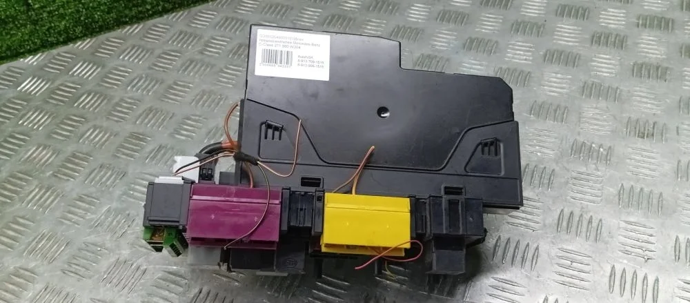 блок предохранителей Mercedes-Benz 271860 W204 Mercedes-Benz C-Class 271860 W204 2049005101,A2049005101