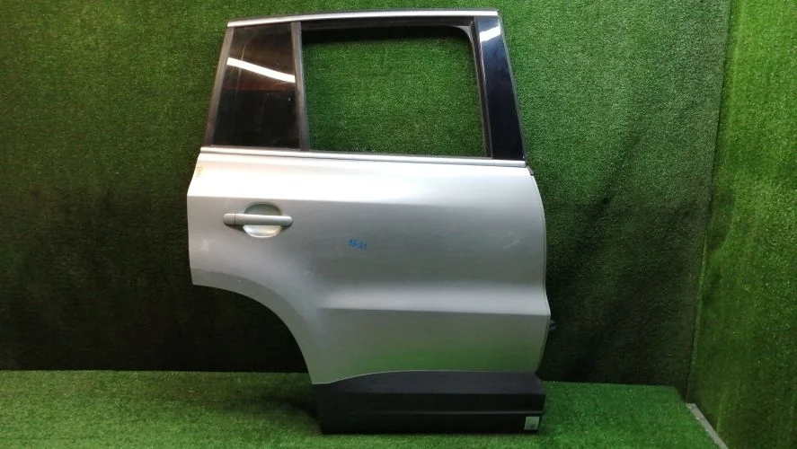 дверь боковая Volkswagen CAVA,CBAB,CFF,CCTA,CFFB 5N1 Volkswagen tiguan CAVA,CBAB,CFF,CCTA,CFFB 5N1 5N0833056A