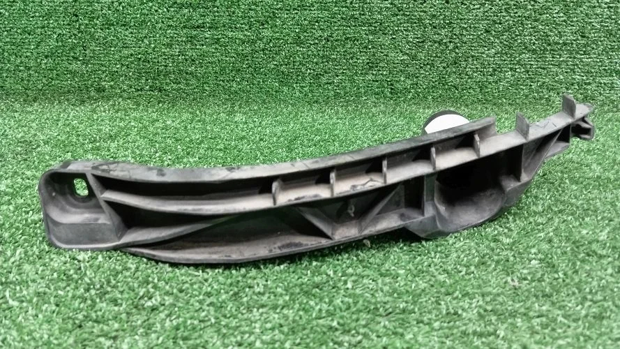 крепление бампера Volkswagen BPY 1K2 Volkswagen Jetta BPY 1K2 1K0807889B