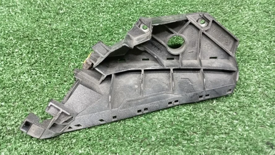 крепление бампера Infiniti VQ37VHR Y51 Infiniti M37,Q70 VQ37VHR Y51 620591MA0A