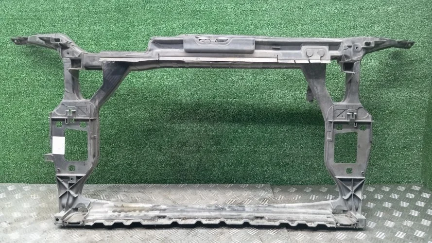 рамка радиатора Audi CAHA 8RB Audi Q5 CAHA 8RB 8R0805594D