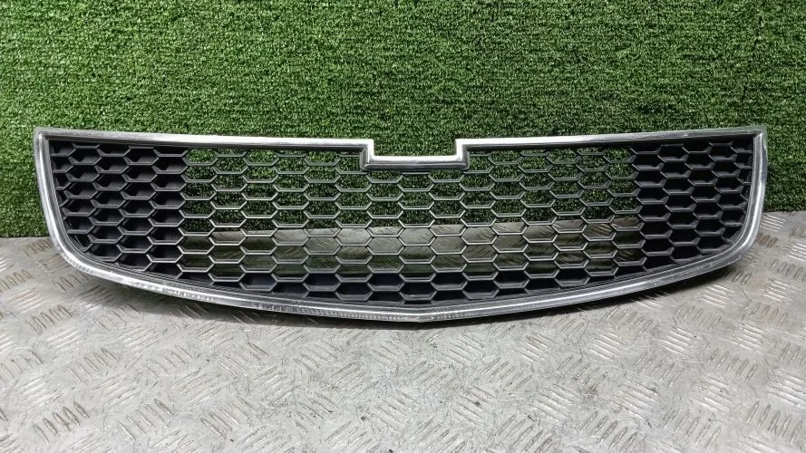 решетка радиатора Chevrolet F16D4,F18D4 J300 Chevrolet Cruze F16D4,F18D4 J300 96850786,95028167