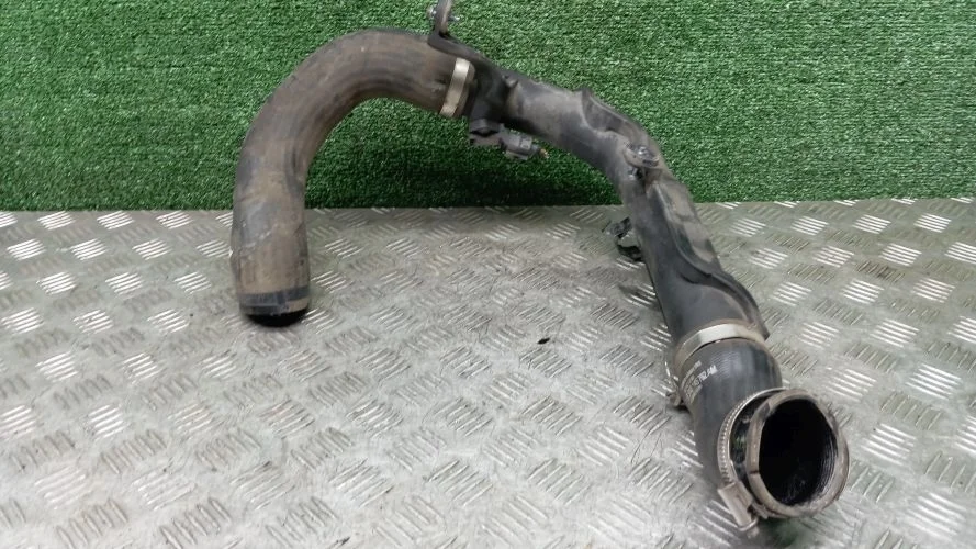 патрубок интеркулера Volkswagen CFF,CFFB 5N1,A32,B7 Volkswagen Tiguan CFF,CFFB 5N1,A32,B7 1K0145770AE
