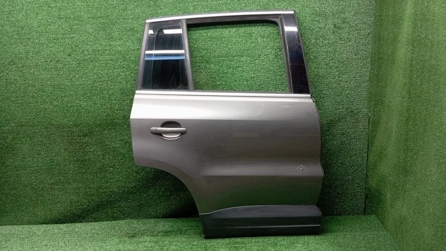 дверь боковая Volkswagen CAVA,CBAB,CFF,CCTA,CFFB 5N1 Volkswagen Tiguan CAVA,CBAB,CFF,CCTA,CFFB 5N1 5N0833056A