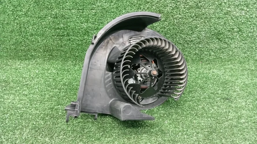 мотор печки Bmw 306D3,N52B30A,N52B30AF E70,E71 Bmw X5,X6 306D3,N52B30A,N52B30AF E70,E71 64119245849,64116971108