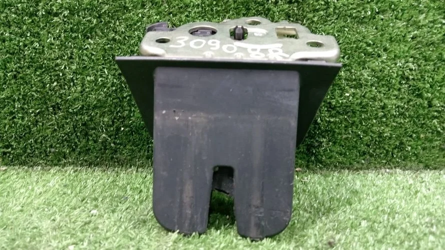 замок багажника Audi CAHA,CDUD,CGLB 8RB,4GA Audi Q5,A7 CAHA,CDUD,CGLB 8RB,4GA 8R0827505
