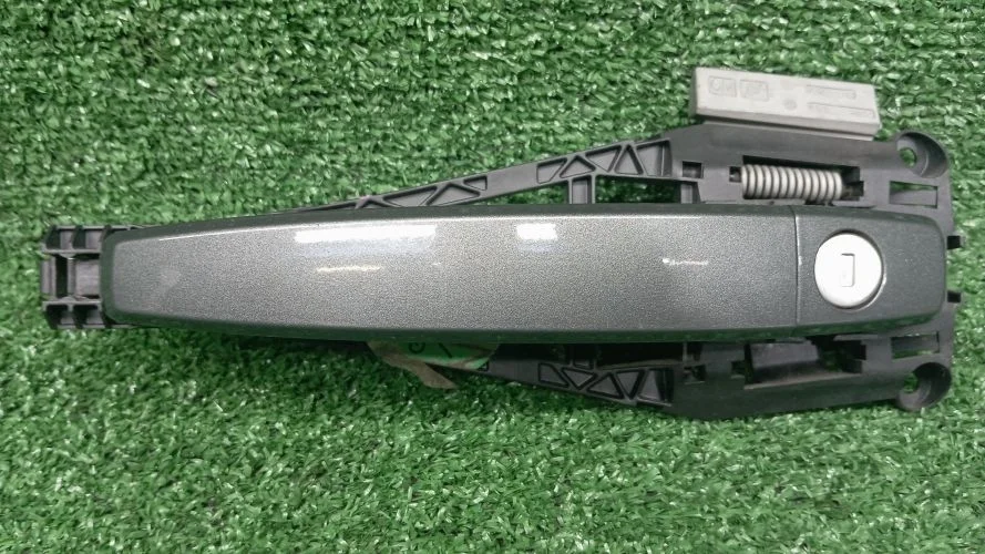 ручка двери внешняя Chevrolet F16D4,LUV,F18D4 J300,U200 Chevrolet Cruze,Trax F16D4,LUV,F18D4 J300,U200 92233089,13576845