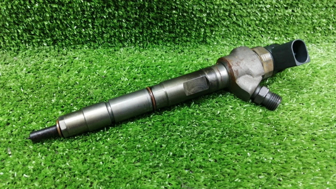 форсунка дизельная Volkswagen CFF,CFFB B7,5N1,A32 Volkswagen Passat,Tiguan CFF,CFFB B7,5N1,A32 03L130277J,0445110369