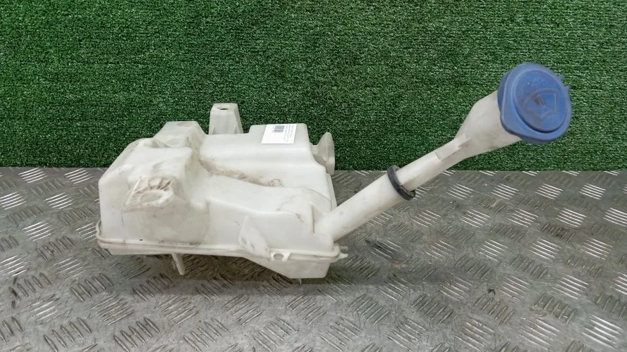 бачок омывателя Ford D4204T,UFDB,MGDA,DW10C,XQDA CB8 Ford Focus3 D4204T,UFDB,MGDA,DW10C,XQDA CB8 CV6117B613AA,BV6117B613CA,CV6Z17618D,CP9Z17618A,1817940,CV6117B613A,CV6117B613B