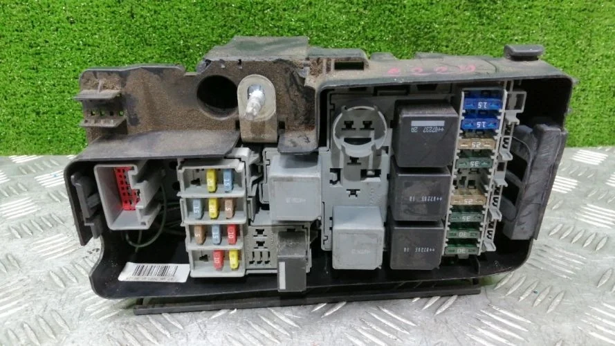 блок предохранителей Volvo D5244T,B6324S,D5244T4 CZ71,C71,CM71 Volvo Xc90 D5244T,B6324S,D5244T4 CZ71,C71,CM71 30797010,30728133