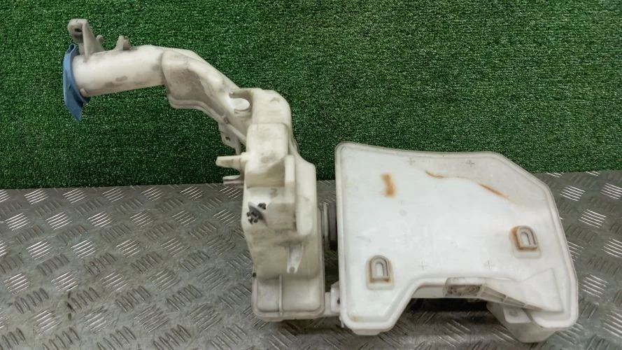 бачок стеклоомывателя Volkswagen CBBB,CCTA,CBFA 357,358 Volkswagen Passat Cc CBBB,CCTA,CBFA 357.358 3C8955453B