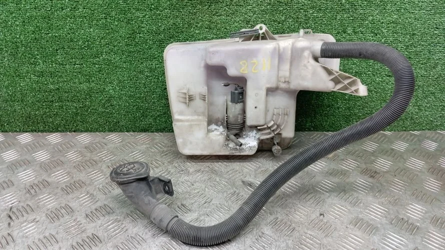 бачок омывателя Bmw N52B30,N52B25A,N52B30A,N52B30AE E60 Bmw 5-Series N52B30,N52B25A,N52B30A,N52B30AE E60 61667034967,61667067107,61677179453