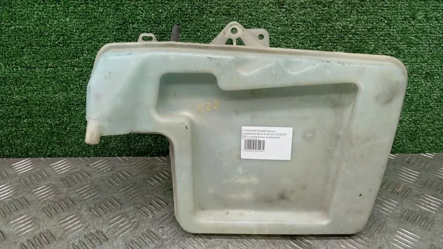 бачок омывателя Bmw N52B30,N52B25A,N52B30A,N52B30AE E60 Bmw 5-Series N52B30,N52B25A,N52B30A,N52B30AE E60 61667034967,61667067107,61677179453