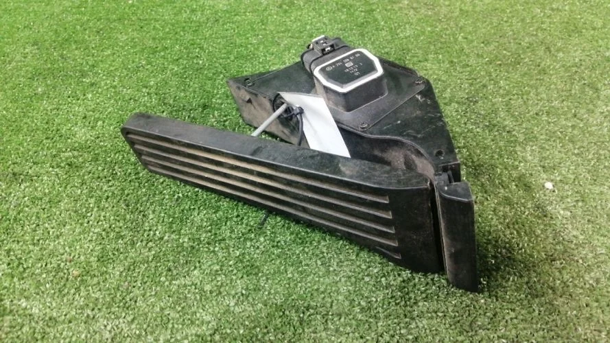 педаль газа Mercedes-Benz 276952 C218 Mercedes-Benz Cls 350 276952 C218 A2043000100