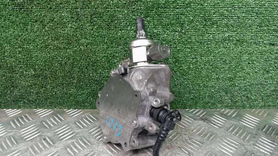 вакуумный насос Volkswagen CPRA A32 Volkswagen Passat CPRA A32 06K145100J