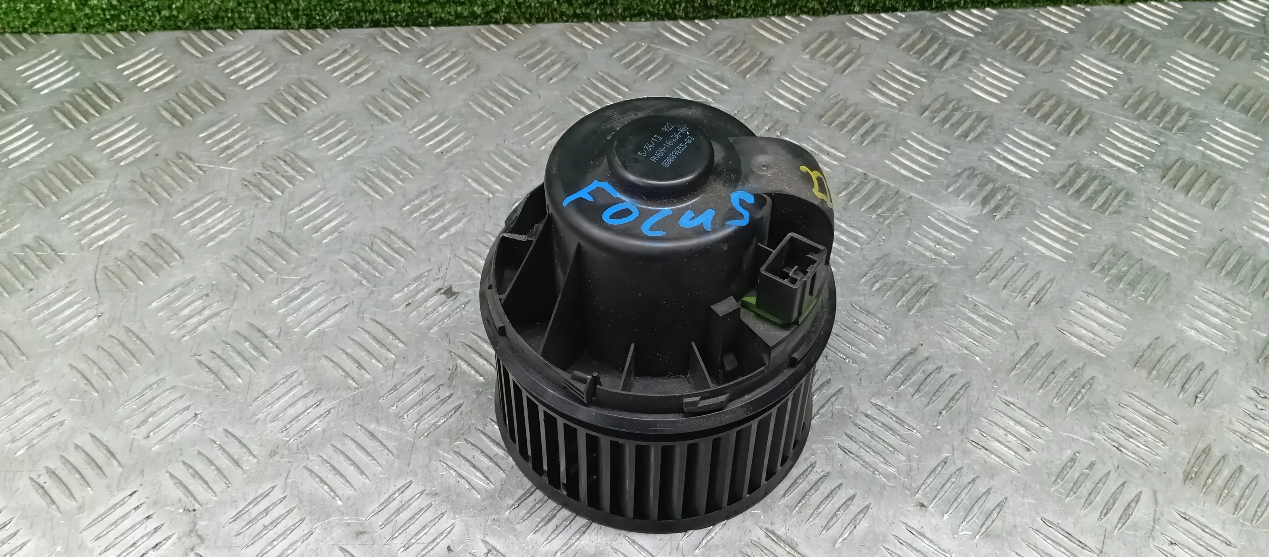 мотор печки Ford D4204T CB8 Ford Focus3 D4204T CB8 1696006,AV6N18436AH,AV6N18436AA