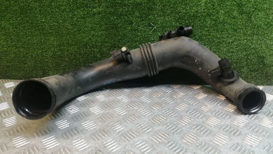 патрубок интеркулера Mercedes-Benz 271860 W204 Mercedes-Benz C-Class 271860 W204 A2710901929