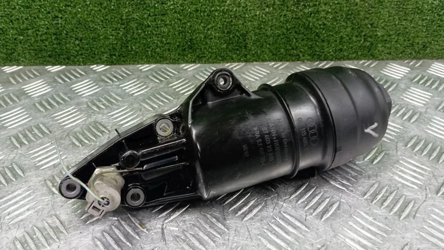 корпус масляного фильтра Audi CCA 4F2 Audi A6 CCA 4F2 06E115405C