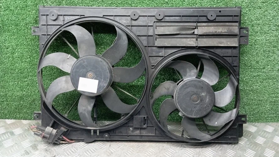 диффузор радиатора Volkswagen CCTA,CBAB,CBBB,CPRA,CFF,CUVC,CFFB,CBFA,CUWA,CAYC,CUU,CZTA 3C2,3C5,B6,357,358,5N1,A32,162,B7,362 Volkswagen Passat,Passat Cc,Tiguan,Jetta,Polo,Beetle,Caddy CCTA,CBAB,CBBB,CPRA,CFF,CUVC,CFFB,CBFA,CUWA,CAYC,CUU,CZTA 3C2,3C5,B6,357,358,5N1,A32,162,B7,362 1KM121205,1K0121205AD,1K0121207BC,1KM959455D