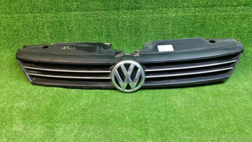 решетка радиатора Volkswagen CAYC 162,A6 Volkswagen Jetta CAYC 162,A6 5C6853653,5C6853651A