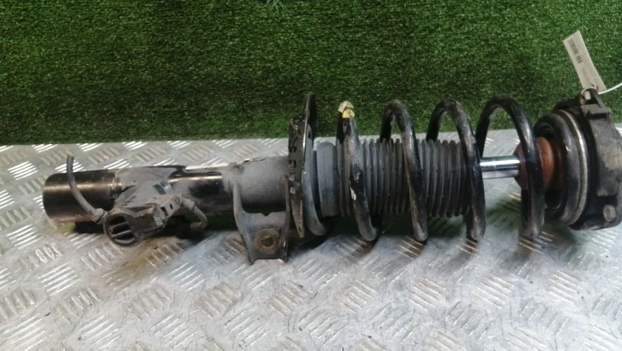 стойка Volkswagen CBBB,CUWA,CBFA 357,358 Volkswagen Passat Cc CBBB,CUWA,CBFA 357.358 3C0413031D,E4604301