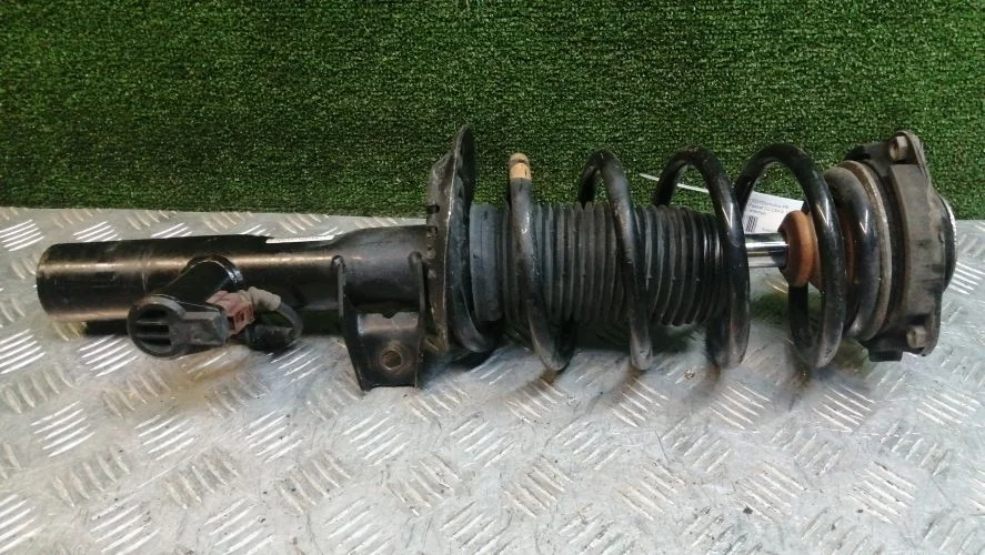 стойка Volkswagen CBBB,CUWA,CBFA 357,358 Volkswagen Passat Cc CBBB,CUWA,CBFA 357.358 3C0413031D,E4604301