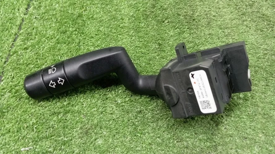 подрулевой переключатель поворотов Land Rover 224DT L359 Land Rover Freelander 224DT L359 LR017767