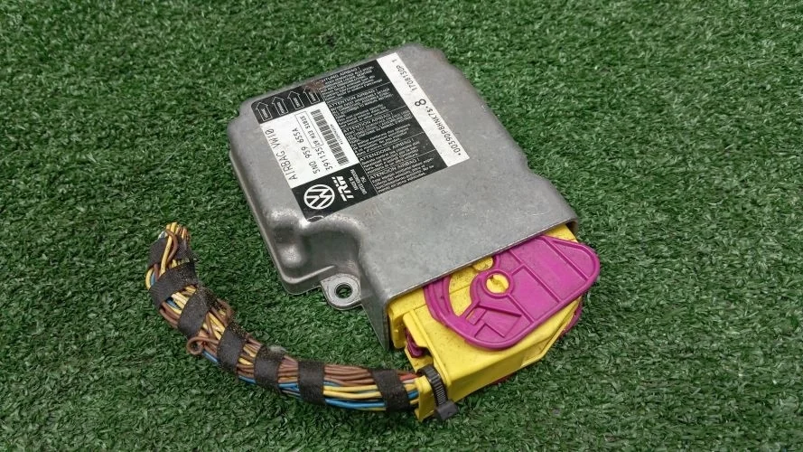 блок управления airbag Volkswagen CBAB,CFF 5N1,3C2 Volkswagen Tiguan CBAB,CFF 5N1,3C2 5N0959655J,5N0959655A