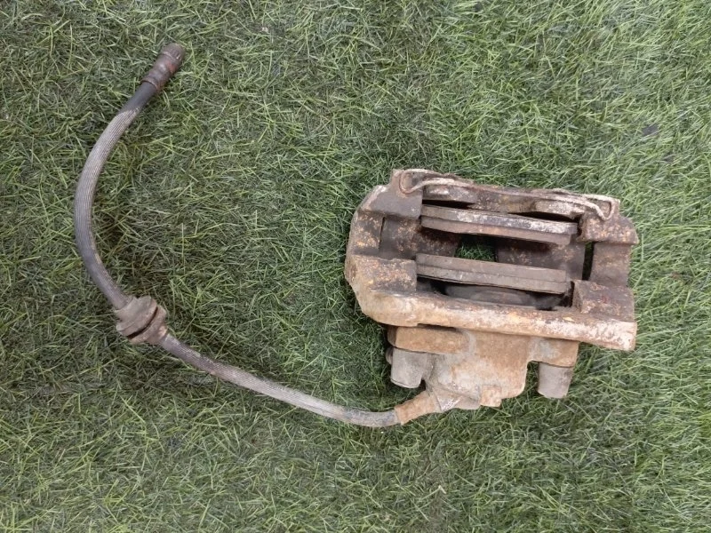 Суппорт тормозной Renault Megane 2008 7701207686 К4М, передний правый