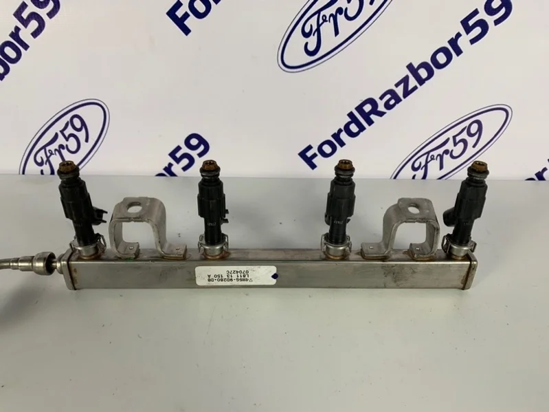 Рампа топливная Ford Focus 2 2007 1356996 CB4 1.8 (QQDB)
