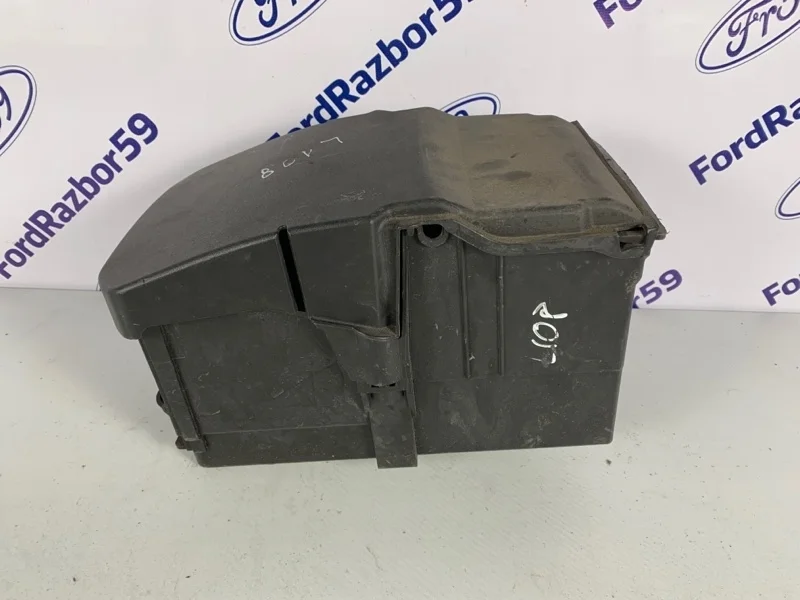 Корпус АКБ Ford Focus 2 2007 1424280 CB4 1.8 (QQDB)