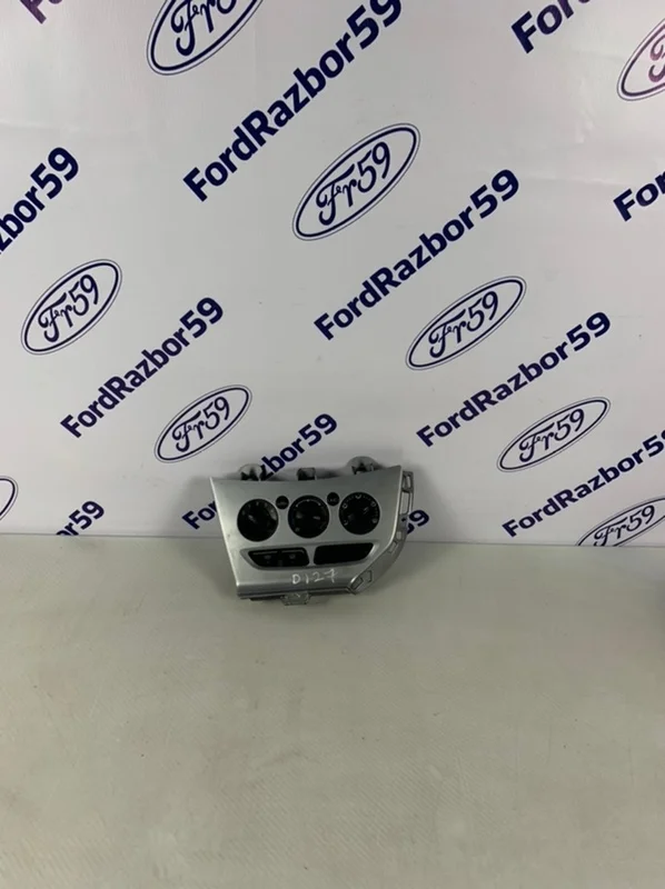Блок управления печкой Ford Focus 3 2011 1896669 CB8 1.6 (PNDA)