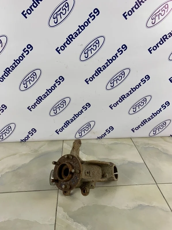Кулак поворотный Ford Focus 2 2005-2011 1420861 CB4, передний правый