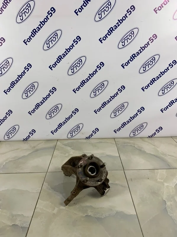 Кулак поворотный Ford Focus 2 2005-2011 1420861 CB4, передний правый