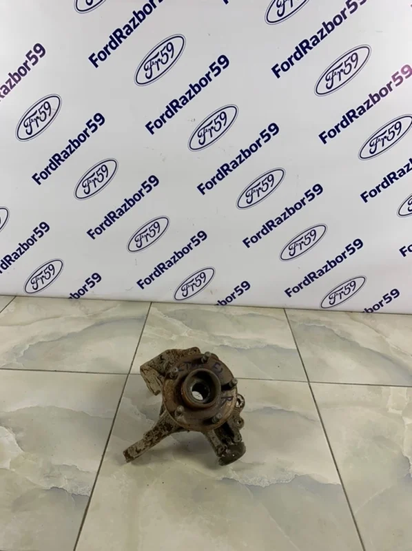 Кулак поворотный Ford Focus 2 2005-2011 1420861 CB4, передний правый