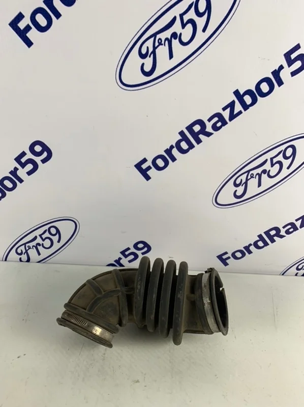 Патрубок воздушного фильтра (гофра) Ford Focus 2 2005-2011 1619555 CB4