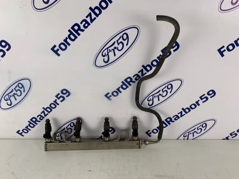 Рампа топливная Ford Focus 2 2009 1356996 CB4 1.8 (QQDB)
