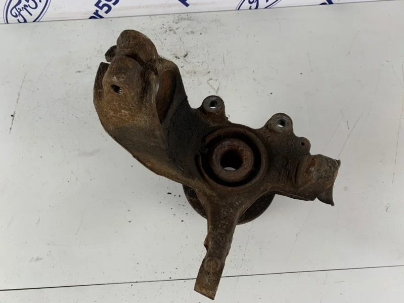 Кулак поворотный Ford Focus 2 2009 1420861 CB4 1.8 (QQDB), передний правый