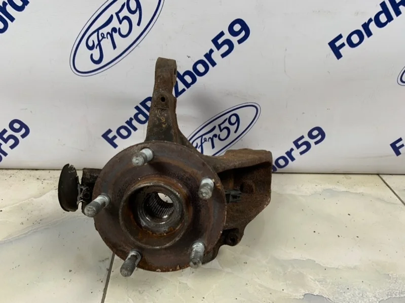 Кулак поворотный Ford Focus 2 2007 1420861 CB4 1.8 (QQDB), передний правый