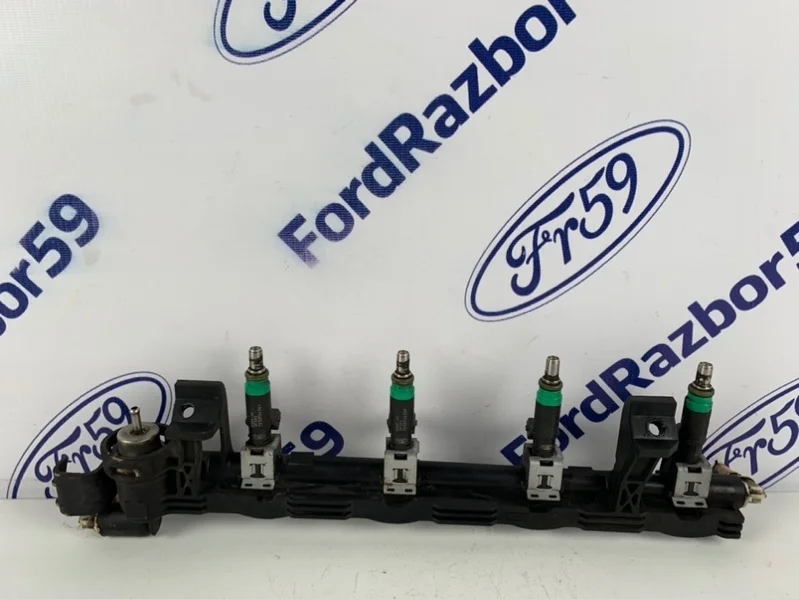 Рампа топливная Ford Fusion 2002-2012 1804347 CBK 1.4-1.6