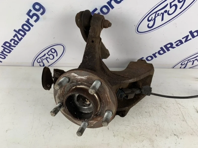 Кулак поворотный Ford Focus 2 2009 1420861 CB4 1.6 (SHDA), передний правый